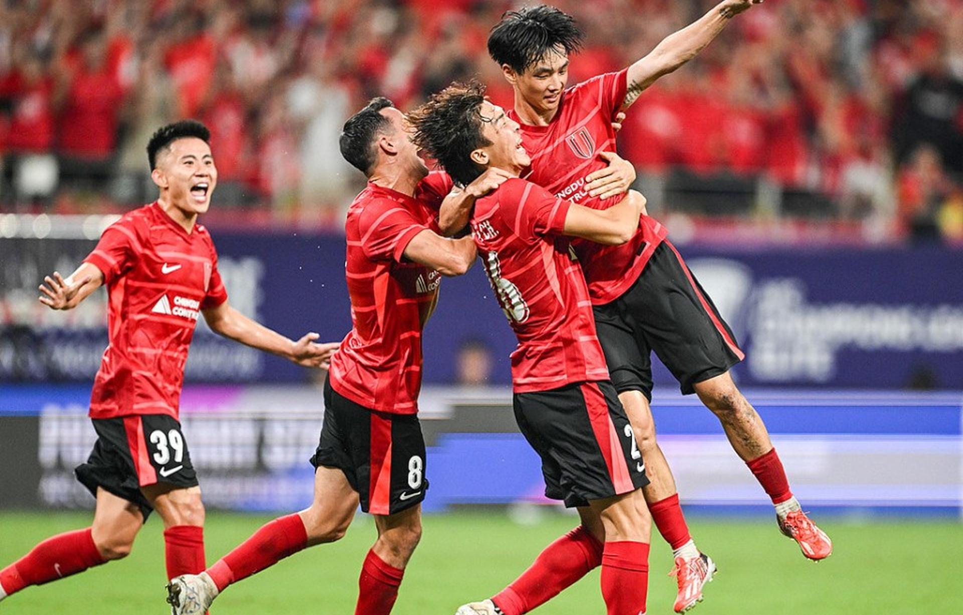 成都蓉城迎意甲关键赛，转会期刷新队史纪录，话题不断，训练强度明显提升